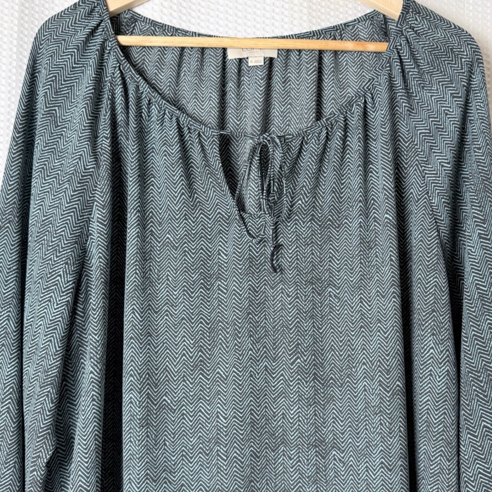 Loft Outlet Blouse Women XL Blue Gray Chevron Tie Neck Balloon Sleeve Relaxed - Picture 3 of 8